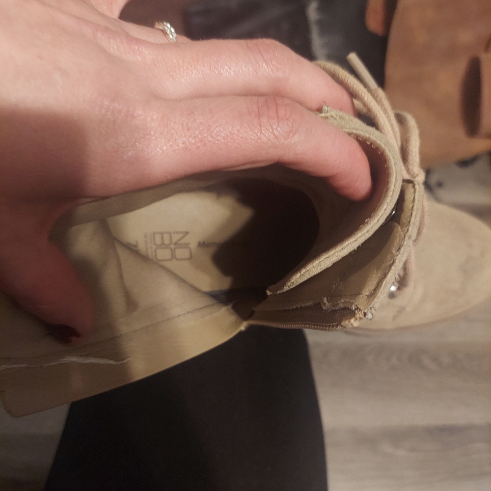Boots - Picture 3 of 6